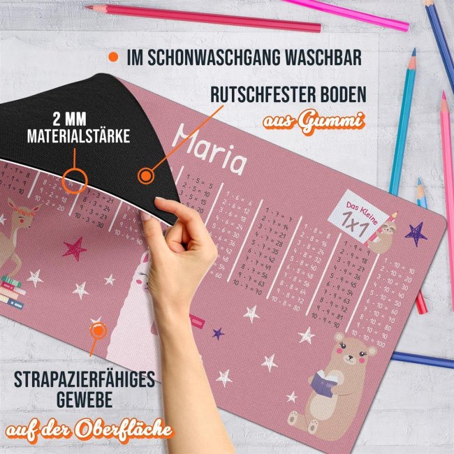 Schreibtischunterlage f&uuml;r Kinder - Alpaka mit kleinem 1x1 - mit Name personalisierbar - 3 Gr&ouml;&szlig;en