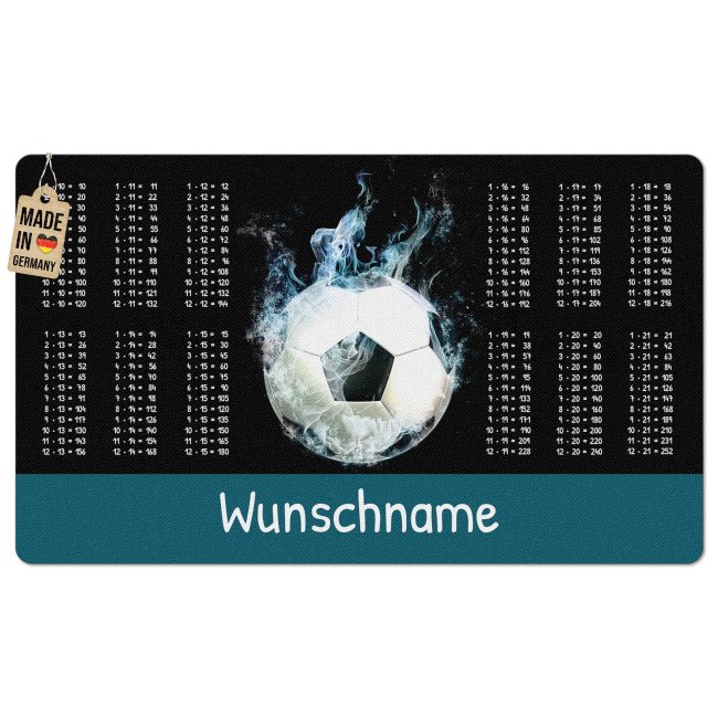 Schreibtischunterlage f&uuml;r Kinder - Fu&szlig;ball mit gro&szlig;em 1x1 - mit Name personalisierbar - 3 Gr&ouml;&szlig;en